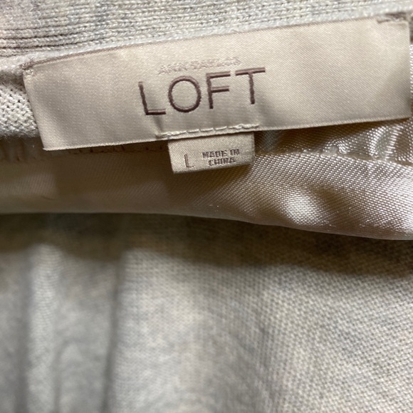 Loft long sleeve, v neck, acrylic and nylon sweater. Size Large. - Picture 3 of 6